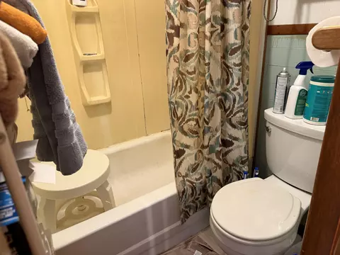 Bath - 3022 W Brower St, Springfield, MO 65803 photo 1 of 2
