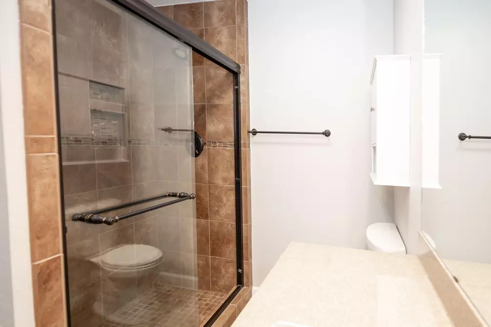 Bath - 91 Port Dr #3, Kimberling City, MO 65686 photo 1 of 2