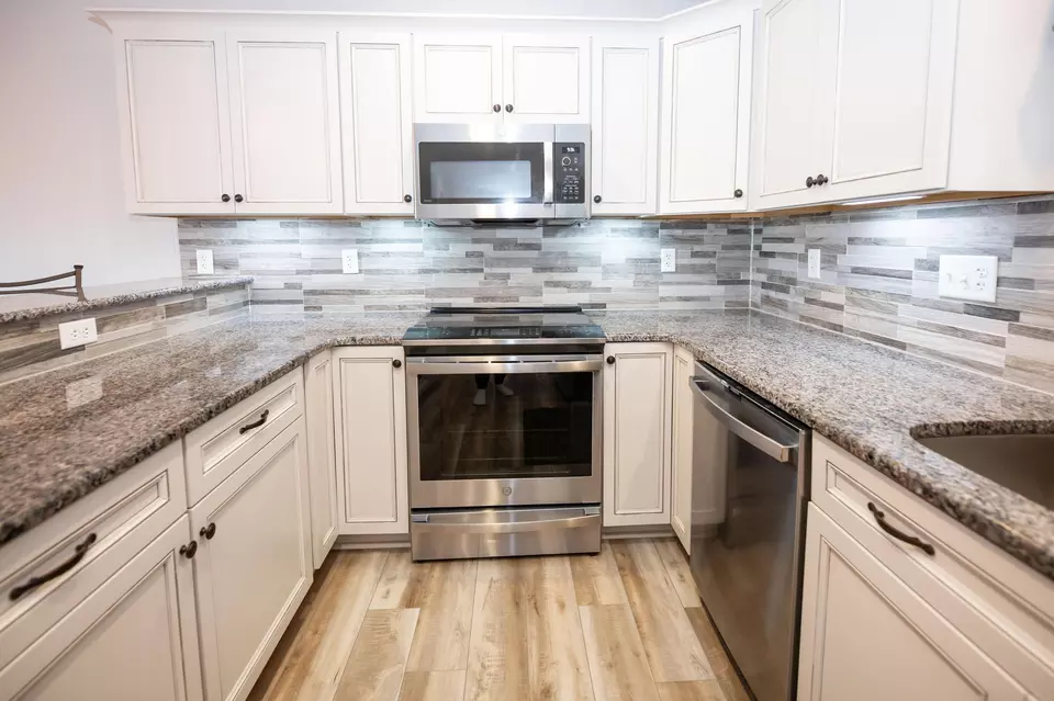 Kitchen - 91 Port Dr #3, Kimberling City, MO 65686 photo 2 of 2