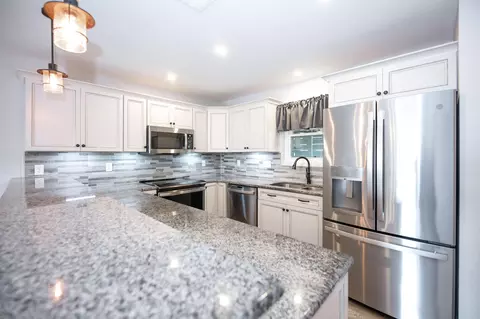 Kitchen - 91 Port Dr #3, Kimberling City, MO 65686 photo 1 of 2