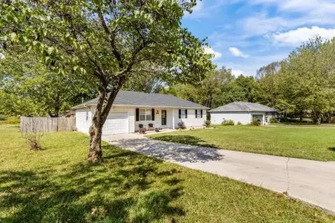 817 Willow St, Marshfield, MO 65706 photo 2