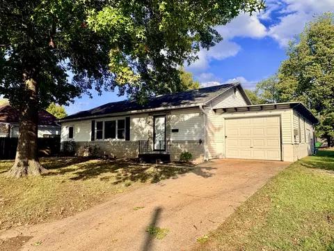504 S Lincoln Ave, Aurora, MO 65605