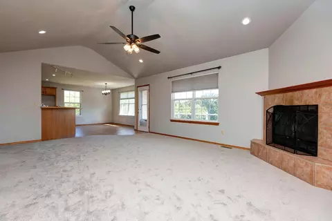 452 Royal Ln, Clever, MO 65631 photo 3