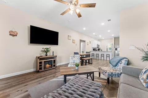 Living - 3002 N Vineyards Terrace Ter #4, Branson, MO 65616 photo 3 of 4