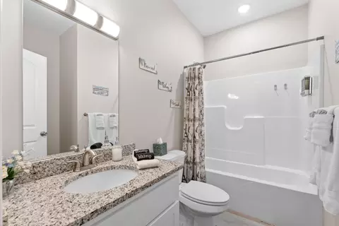 Bath - 3002 N Vineyards Terrace Ter #4, Branson, MO 65616 photo 1 of 3