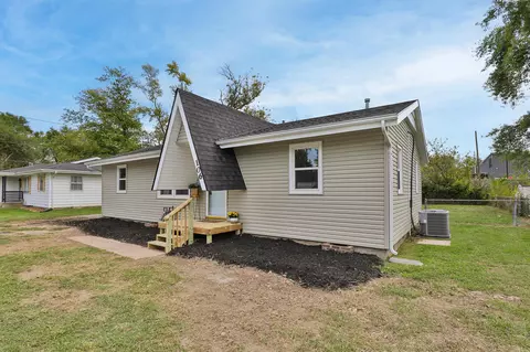 106 N Prospect St, Nixa, MO 65714 photo 2