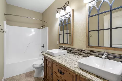 Bath - 165 Gloria Ct, Branson, MO 65616 photo 4 of 4