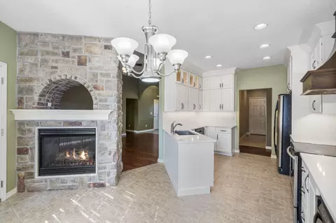 Kitchen - 165 Gloria Ct, Branson, MO 65616 photo 6 of 6