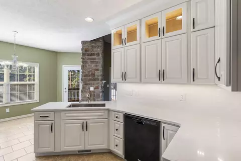Kitchen - 165 Gloria Ct, Branson, MO 65616 photo 4 of 6