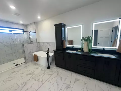 Bath - 1837 E Cobblestone Dr, Ozark, MO 65721 photo 6 of 16
