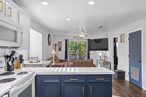Kitchen - 21 Goldfinch Dr #3, Branson, MO 65616 photo 9 of 11