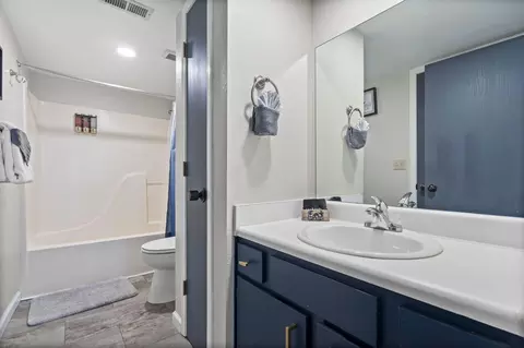 Bath - 21 Goldfinch Dr #3, Branson, MO 65616 photo 1 of 2