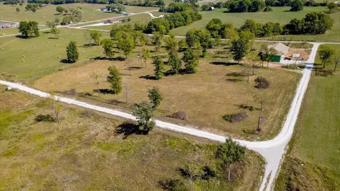 007 S 82nd Rd, Bolivar, MO 65613