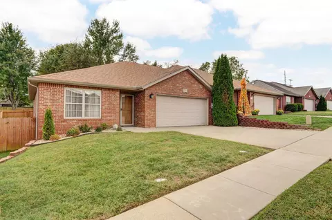 2114 W Swallow St, Springfield, MO 65810 photo 4
