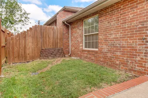 2114 W Swallow St, Springfield, MO 65810 photo 27