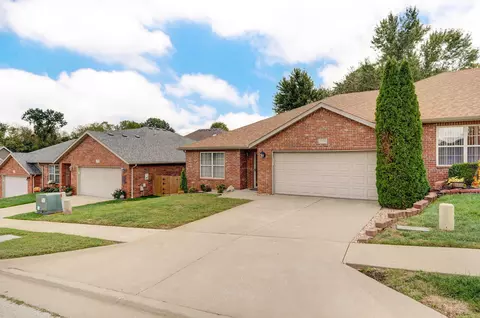 2114 W Swallow St, Springfield, MO 65810 photo 3