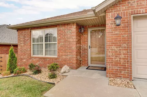 2114 W Swallow St, Springfield, MO 65810 photo 2