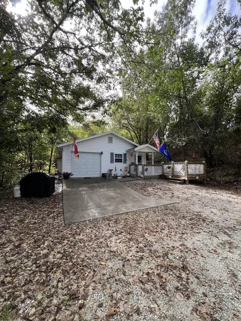 16 Temple Ln, Branson West, MO 65737
