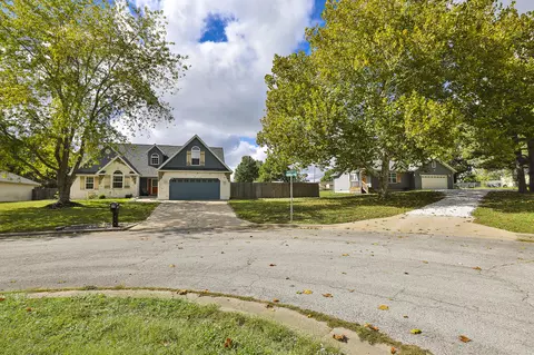 461 N Winfred Ave, Bolivar, MO 65613