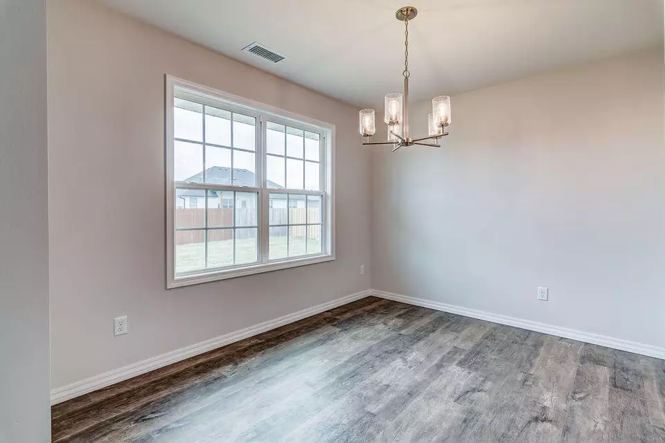 Dining - 965 S Silverwood Ln, Nixa, MO 65714 photo 1 of 3