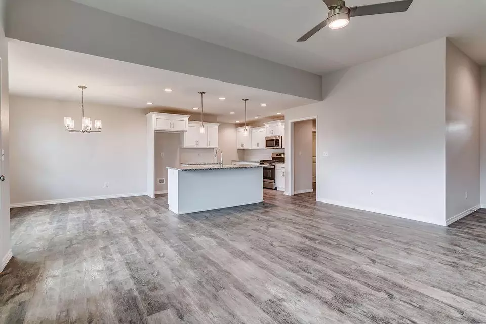 Living - 965 S Silverwood Ln, Nixa, MO 65714 photo 2 of 6