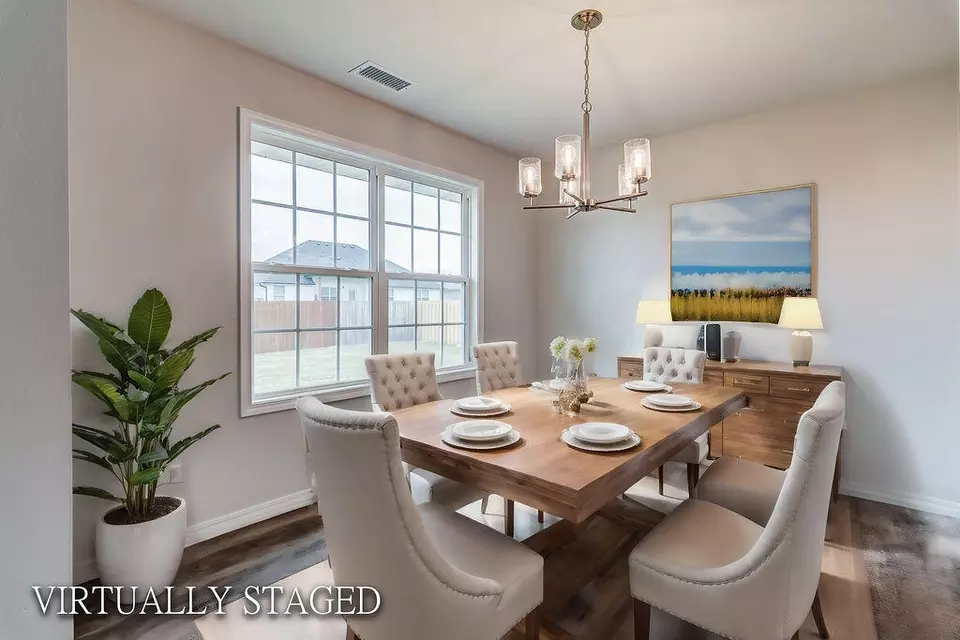 Dining - 965 S Silverwood Ln, Nixa, MO 65714 photo 2 of 3