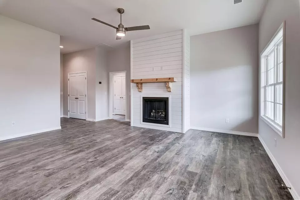 Living - 965 S Silverwood Ln, Nixa, MO 65714 photo 4 of 6
