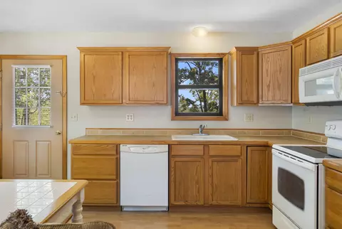 Kitchen - 31 Woodcliff Rd #31, Shell Knob, MO 65747 photo 2 of 2