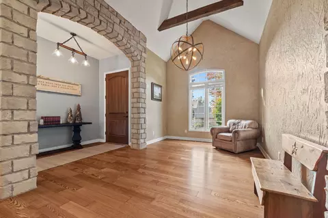 Entry Way - 3094 W Cedarbluff Dr, Springfield, MO 65810 photo 3 of 4