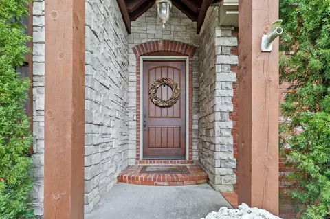 Entry Way - 3094 W Cedarbluff Dr, Springfield, MO 65810 photo 1 of 4