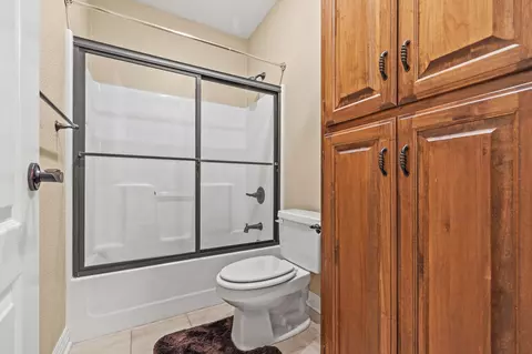 Bath - 3094 W Cedarbluff Dr, Springfield, MO 65810 photo 6 of 7