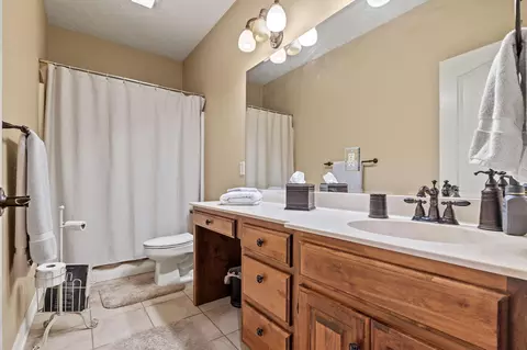Bath - 3094 W Cedarbluff Dr, Springfield, MO 65810 photo 4 of 7