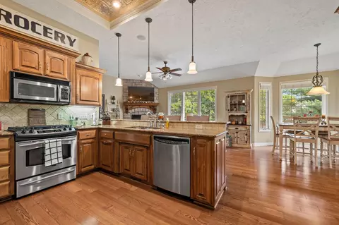Kitchen - 3094 W Cedarbluff Dr, Springfield, MO 65810 photo 3 of 3