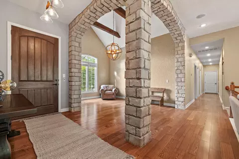 Entry Way - 3094 W Cedarbluff Dr, Springfield, MO 65810 photo 2 of 4