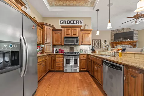 Kitchen - 3094 W Cedarbluff Dr, Springfield, MO 65810 photo 2 of 3