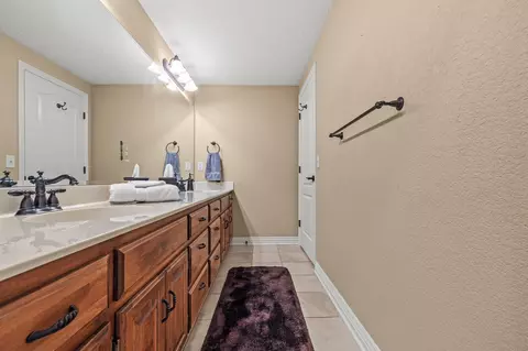 Bath - 3094 W Cedarbluff Dr, Springfield, MO 65810 photo 7 of 7