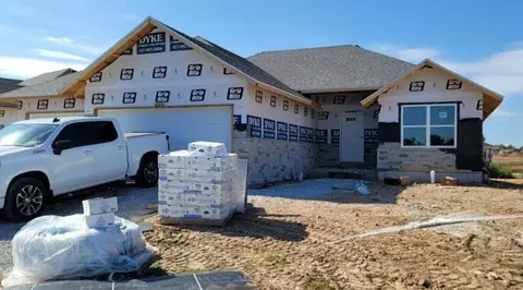 643 W Brook Hollow Rd, Nixa, MO 65714