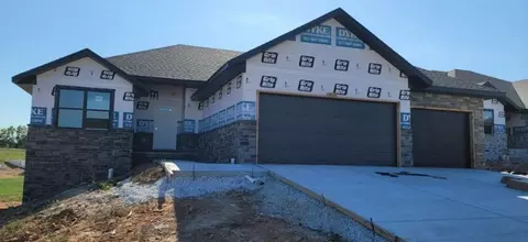 915 S Silverwood Ln, Nixa, MO 65714