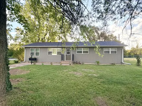 720 N Elliott Ave, Aurora, MO 65605