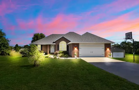 810 Moon Valley Rd, Ozark, MO 65721