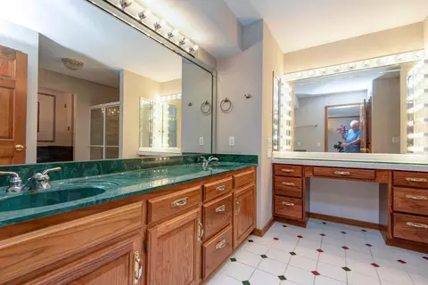 Bath - 3879 N Williams Ct, Springfield, MO 65803 photo 1 of 7
