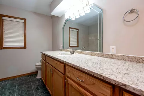 Bath - 3879 N Williams Ct, Springfield, MO 65803 photo 4 of 7
