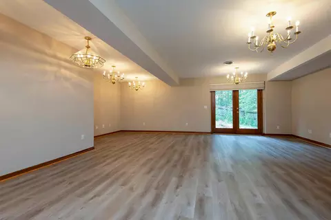 Living - 3879 N Williams Ct, Springfield, MO 65803 photo 4 of 7