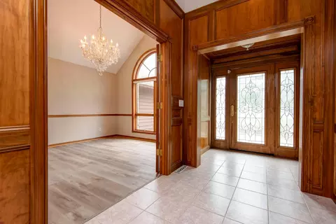 Entry Way - 3879 N Williams Ct, Springfield, MO 65803 photo 2 of 5