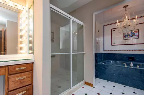 Bath - 3879 N Williams Ct, Springfield, MO 65803 photo 2 of 7