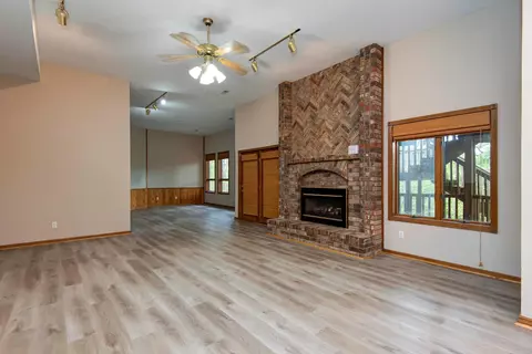 Living - 3879 N Williams Ct, Springfield, MO 65803 photo 6 of 7