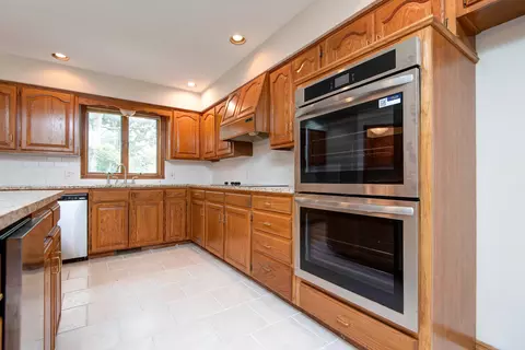 Kitchen - 3879 N Williams Ct, Springfield, MO 65803 photo 3 of 6
