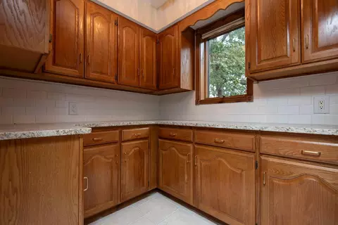 Kitchen - 3879 N Williams Ct, Springfield, MO 65803 photo 1 of 6