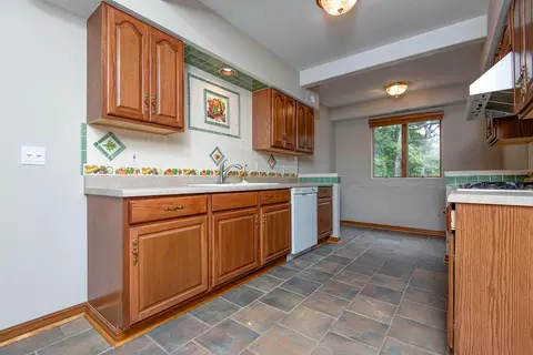 Kitchen - 3879 N Williams Ct, Springfield, MO 65803 photo 5 of 6