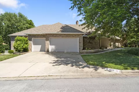 1320 S Raintree Pl, Springfield, MO 65809 photo 2